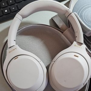 Sony wh-1000xm4 headphones